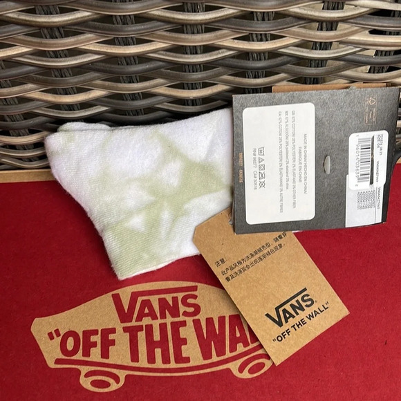VANS “Off The Wall” Women’s socks  
NWT - Picture 6 of 16
